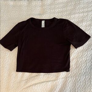 Lululemon Ribbed slightly cropped tee